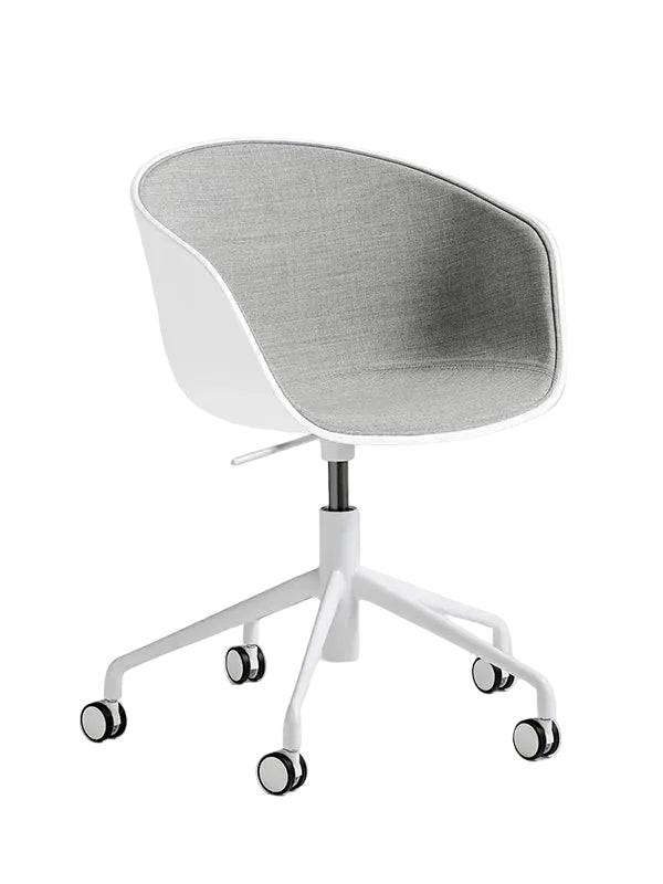 About a Chair AAC52 Forsidepolstret, hvid skal fra Hay Divina MD / Sort pulverlakeret aluminum - Jacobsen Plus