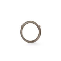 OLE LYNGGARD 18KT RING NATURE NR 3 SORT HVIDGULD - A2682-502