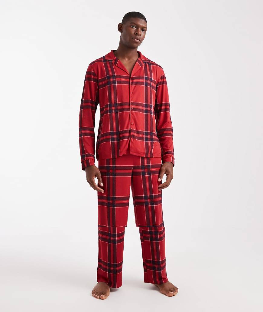 Urban Threads - Jule-pyjamassæt med langærmet skjorte med reverskrave og bukser med tern-Rød - L
