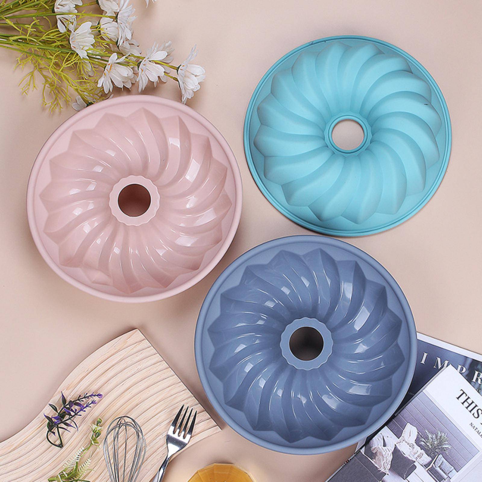 Stor Non-stick Bundt-form med räfflad mittentub för jämn värmefördelning och enkel urformning rosa
