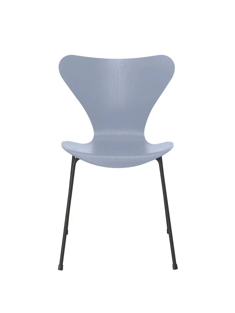 3107 Serie 7 stol i farvet ask af Arne Jacobsen Lavender Blue / Warm Graphite - Jacobsen Plus