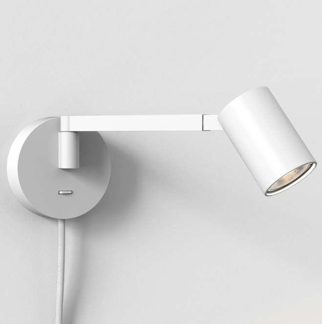 Ascoli Swing Plug-in væglampe fra Astro Lighting - Hvid