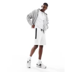 Nike - Club - Hvide shorts i tech-fleece
