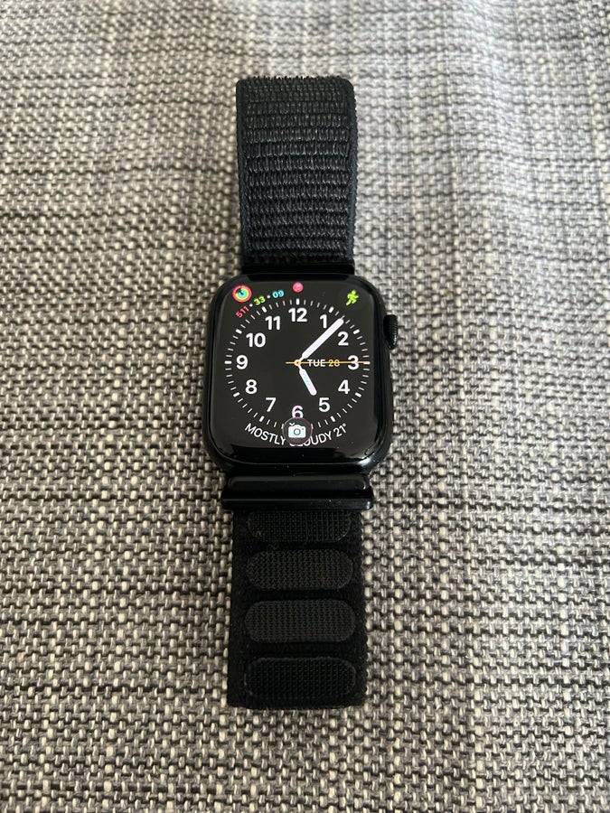 Apple Watch Series 9 GPS + Cellular 45mm Aluminium Svart med Sport Loop-band