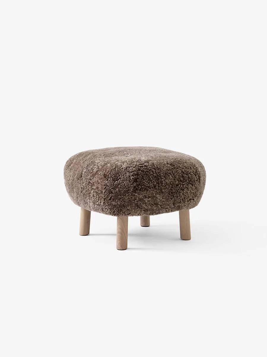Little Petra Pouf fra &Tradition Sheepskin Sahara / Eg - Jacobsen Plus