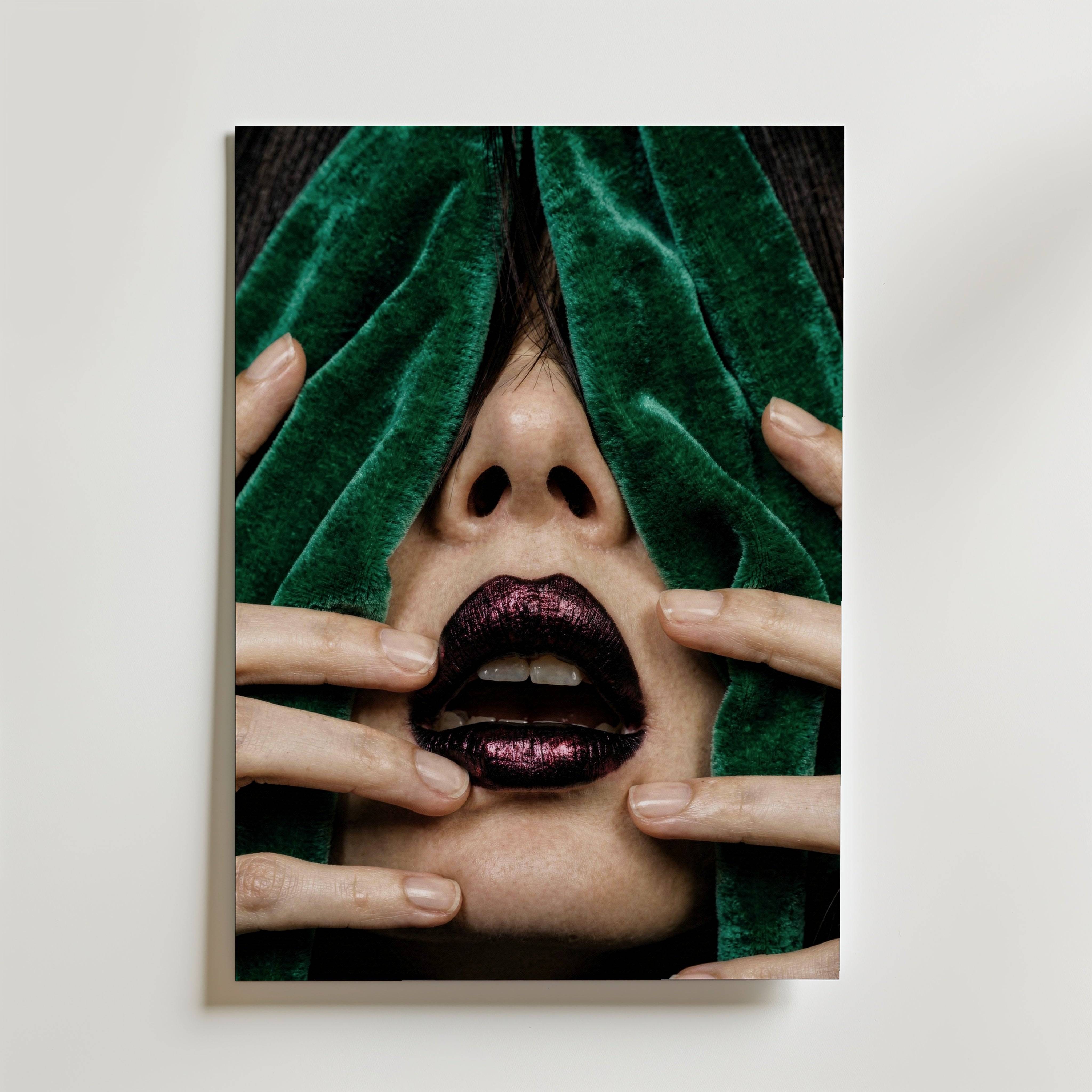 Velvet Reveal Poster - Fine Art Poster 50x70 cm