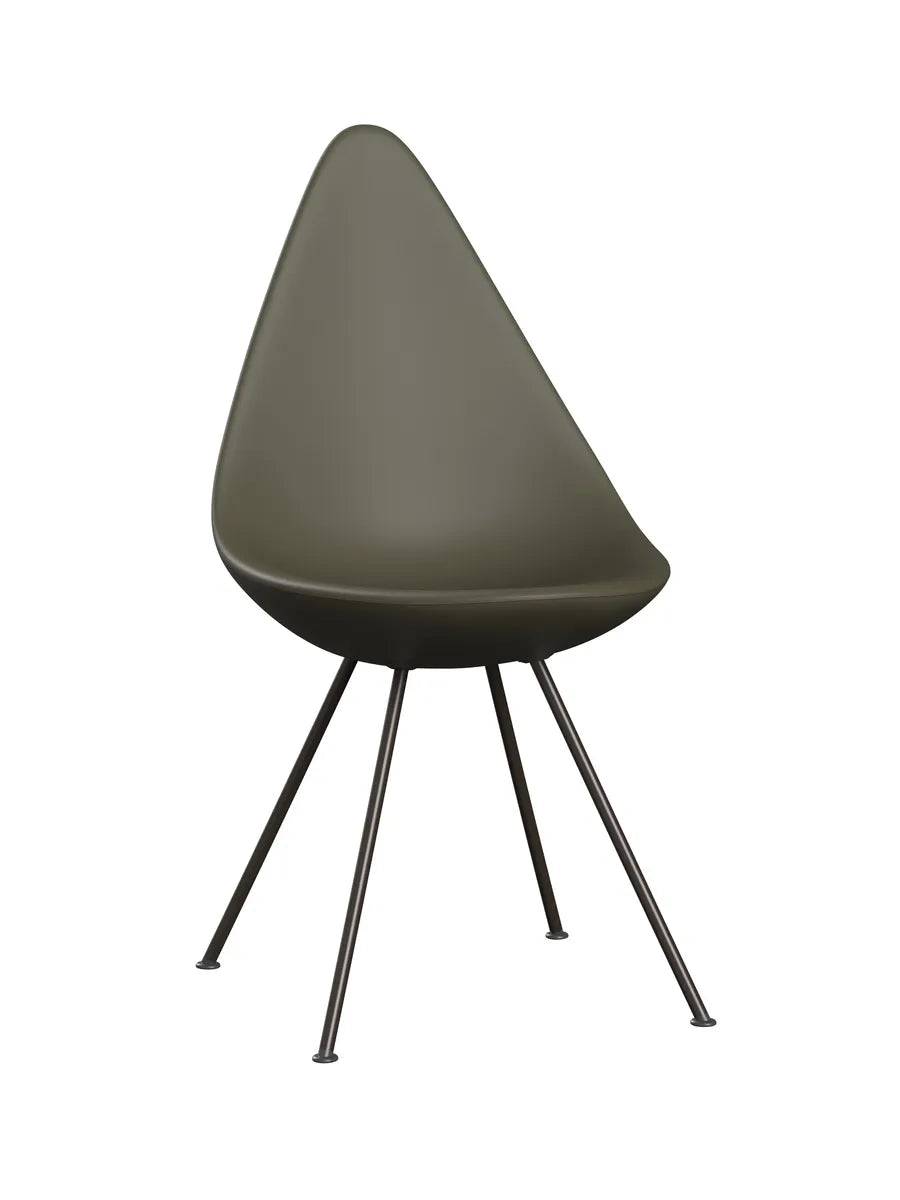 3110 Dråben af Arne Jacobsen Plast / Olive Green / Warm Graphite - Jacobsen Plus