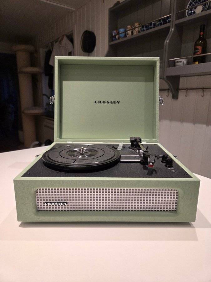 Crosley Voyager Skivspelare CR8017B-SA4
