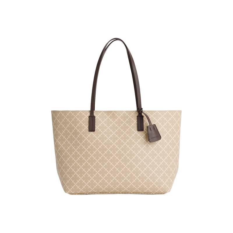 Shopper Abigail
