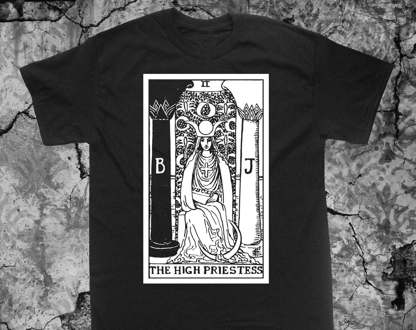 Högprästinnan Tarotkort T-shirt - Ockult Medeltida Magi Pentagram Wicca Häxkonst Voodoo Memento Mori Mystisk Häxa Gotisk Skalle Skelett cm white