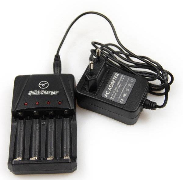 Laddare för 4 batterier (AA och AAA) (Laddare utan ciggkabel)