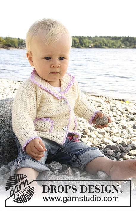 20-17 Sophie by the Sea DOWNLOAD OPSKRIFTEN HER Hæklet jakke med lommer til baby og børn i DROPS Merino Extra Fine. Pinde og tilbehør lægges i kurven separat. Se alle opskrifter fra DROPS her. ..