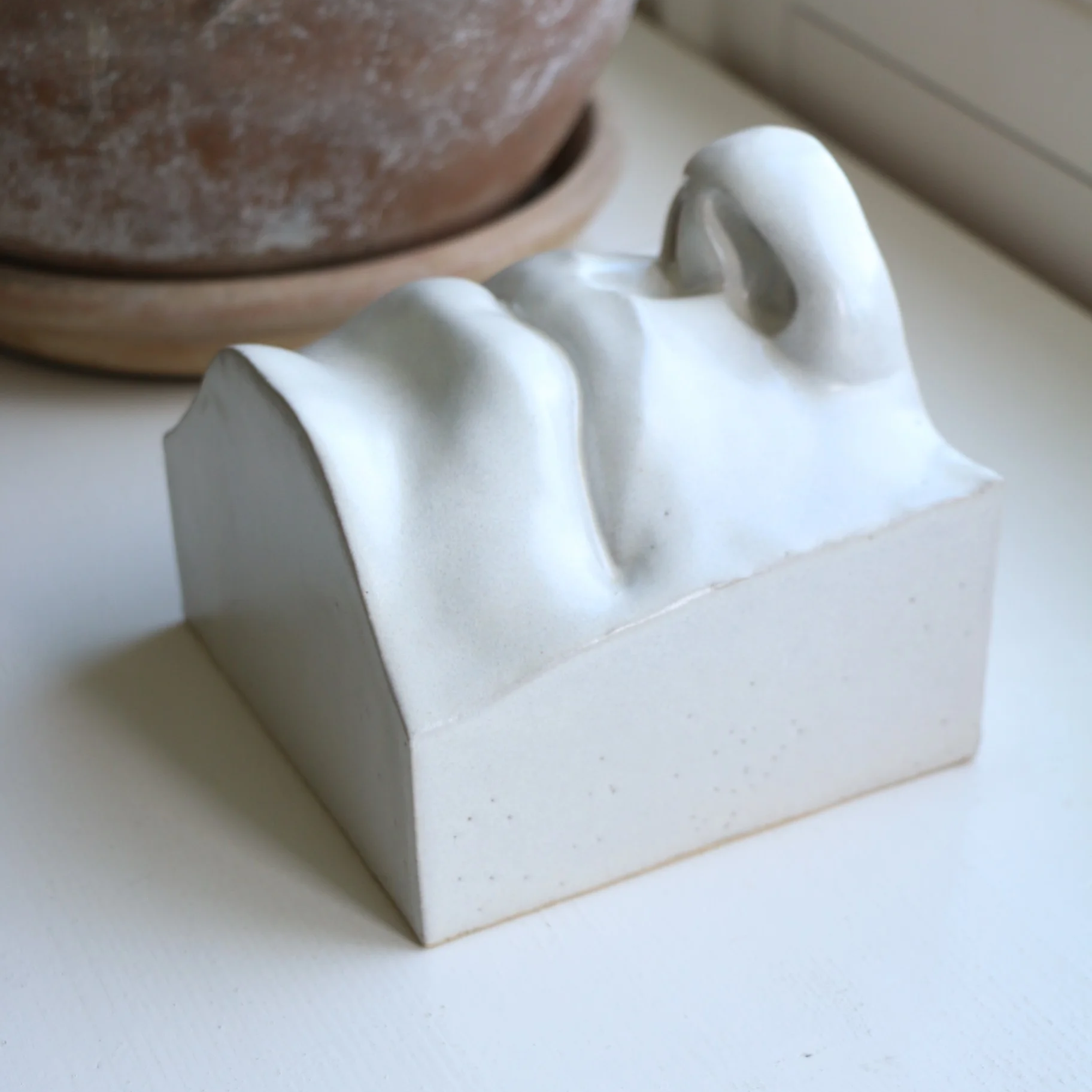 Laoru Laoru Bookend Mouth Antique White