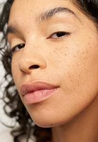 COLOR TATTOO 24H EYE STIX - Ögonskugga - i am confident