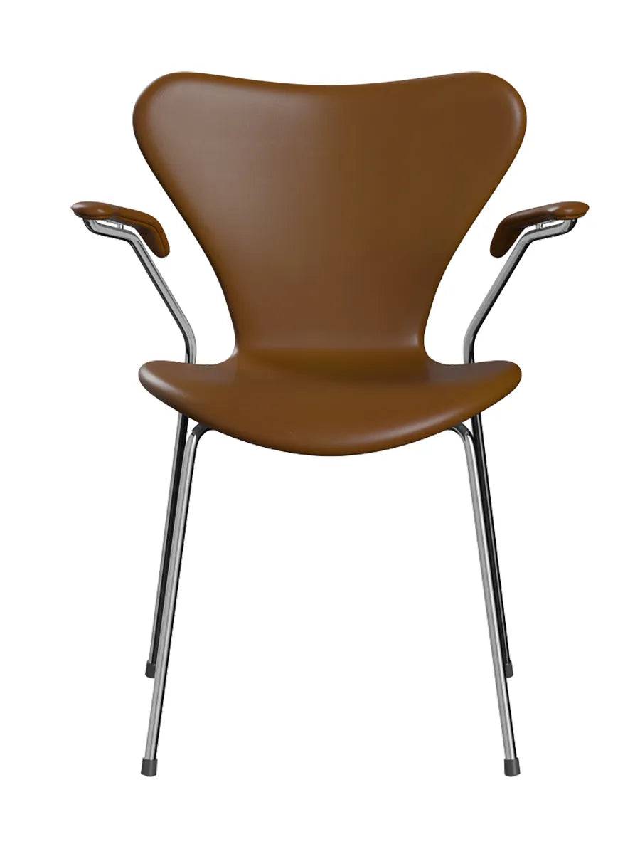 3207 Serie 7 Armstol af Arne Jacobsen Fuldpolstret / Soft læder / Valnød - Jacobsen Plus