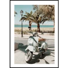 Blue Vespa Scooter Plakat (30x40cm) - Plakater  > Fotografiske Plakater, Bil og Motorplakater