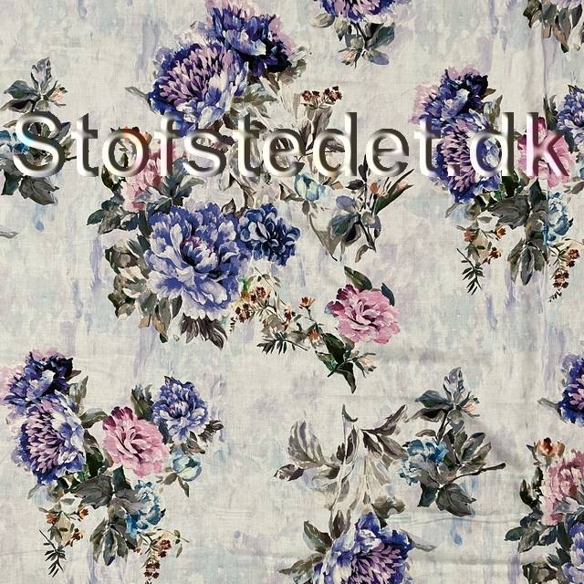 Let 100% viscose i lyseblå med digitalt print med store blomster.