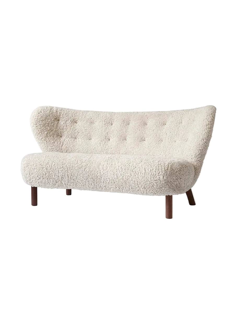 Little Petra sofa VB2 fra &Tradition Sheepskin Moonlight / Valnød - Jacobsen Plus