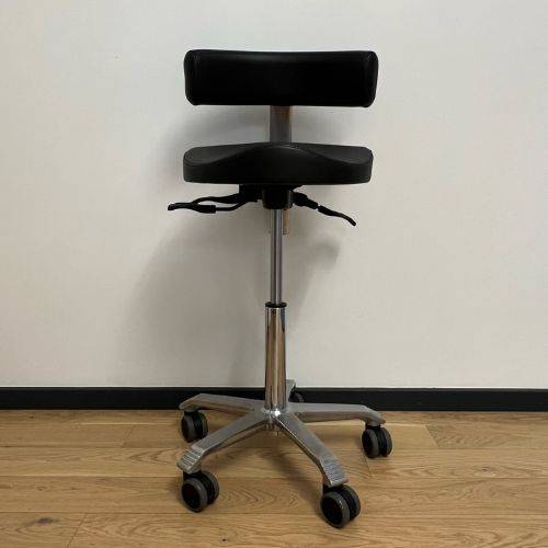 Score Medical 6321 pall med tilt, svart stamskinn, 56-75 cm (medium), aluminiumfot Ø54, hjul för hårda golv Ø65 - Köpt som besiktigad – outletvara med begränsad reklamationsrätt. - Svart