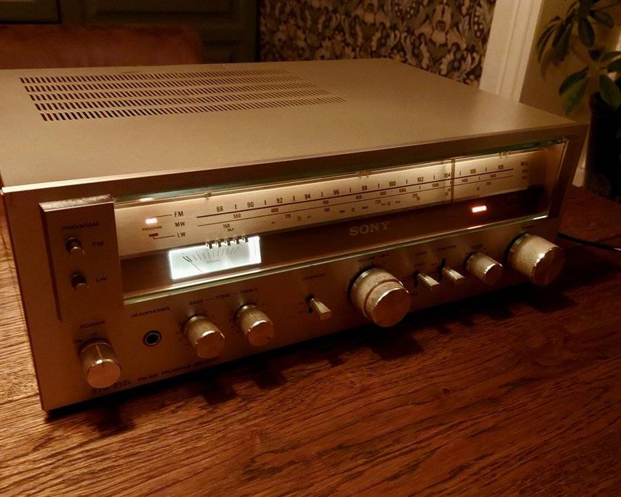 Sony STR-212L FM-AM Program Receiver