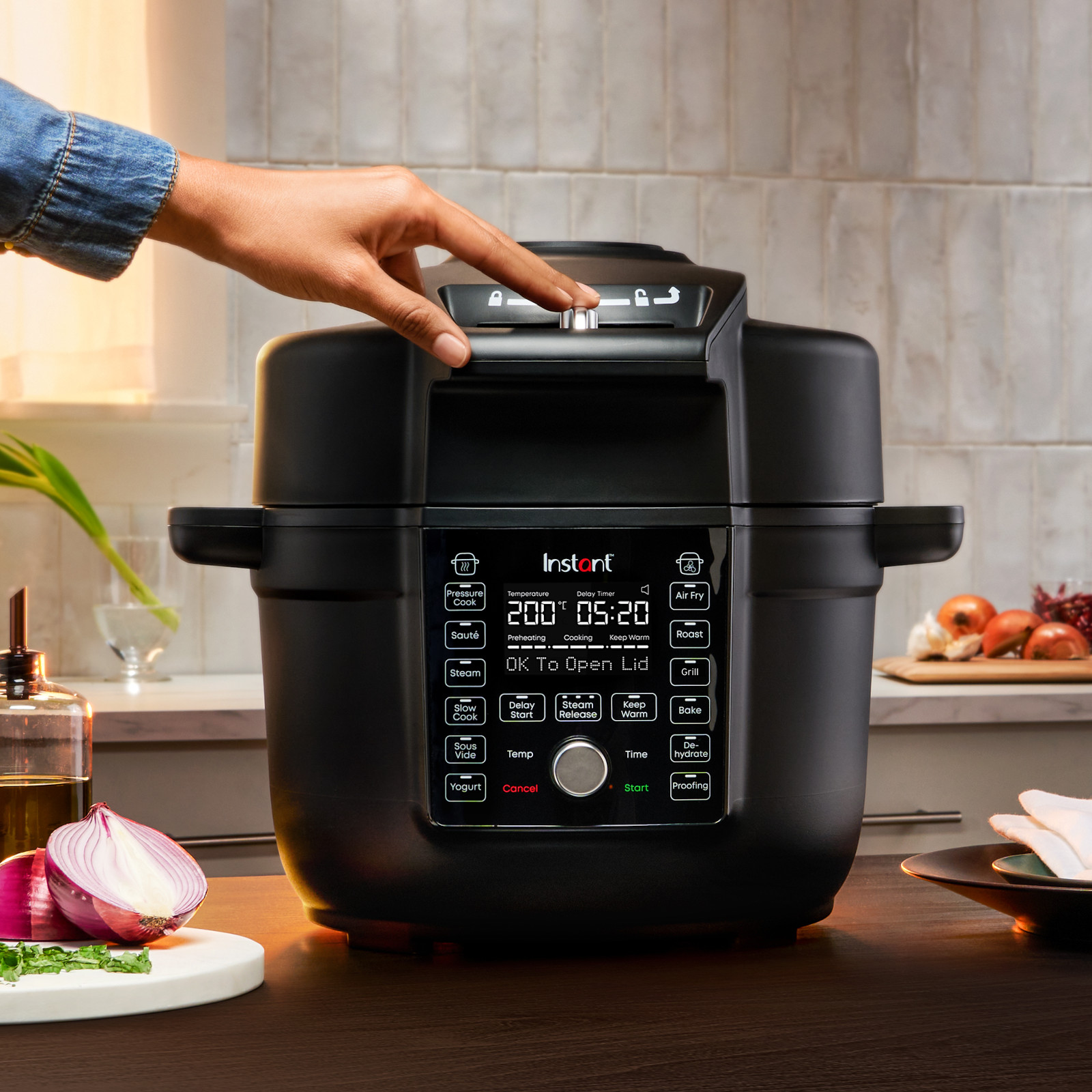 Instant Pot - Duo Crisp 13-i-1 Trykkoger med Air Fryer Låg, 6.2L - 1500W.