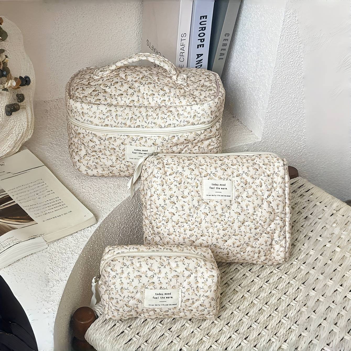 A Set Of 3 Stylish Corduroy Floral Tote Quilted Makeup Bags, Featuring A Large Capacity With A Zipper Closure, A Spacious Makeup Clutch, And Storage For Headphones, Makeup Brushes, Jewelry