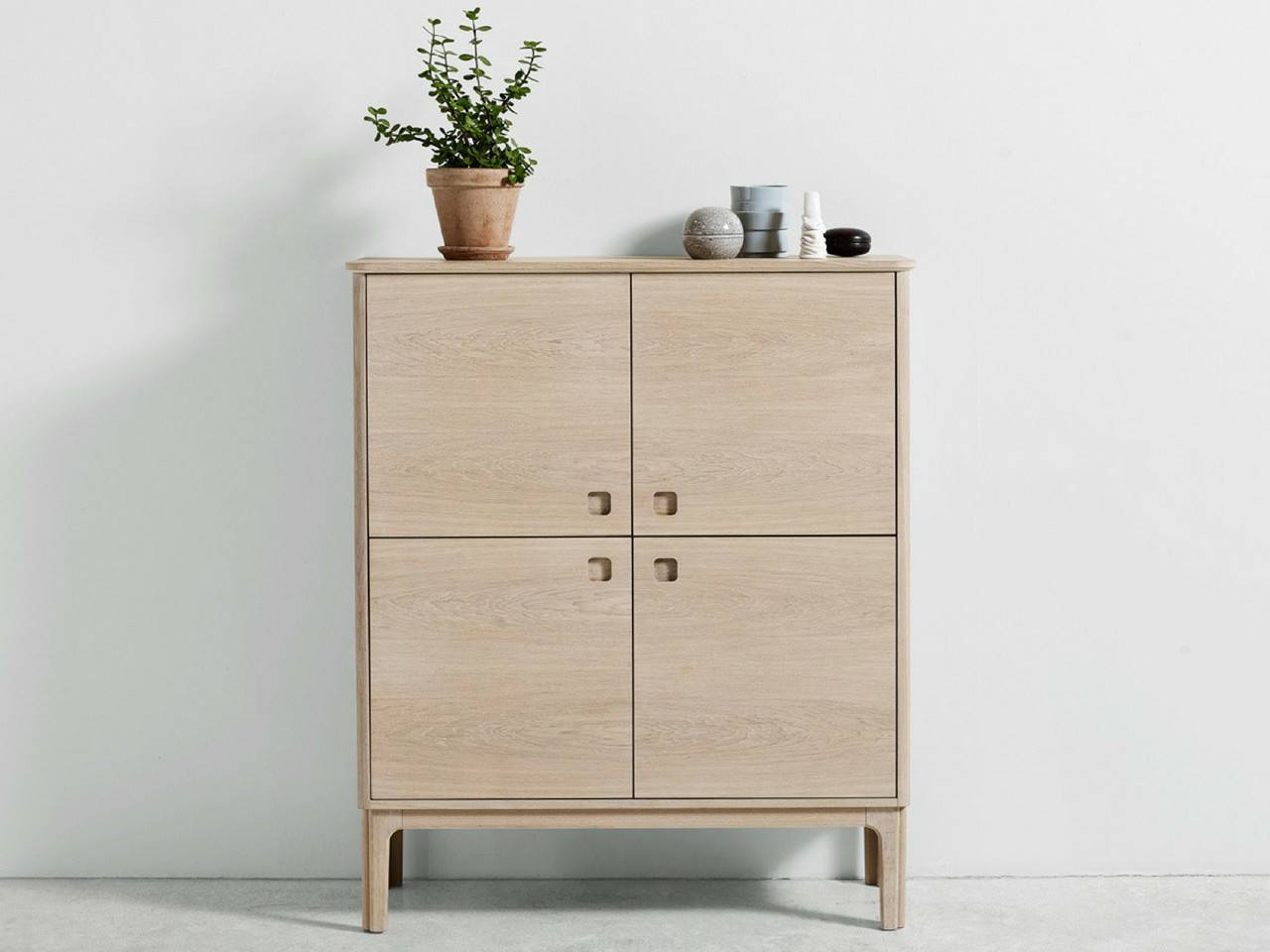 Skovby SM 302 highboard (hvidolieret eg finér).