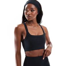 4505 - Icon - Sort sports-BH med medium støtte og firkantet hals