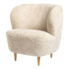 Gubi - Stay Lounge Chair Sheepskin Off White/Oak - Fåtöljer - Space Copenhagen - Vit - Läder/Metall/Trä