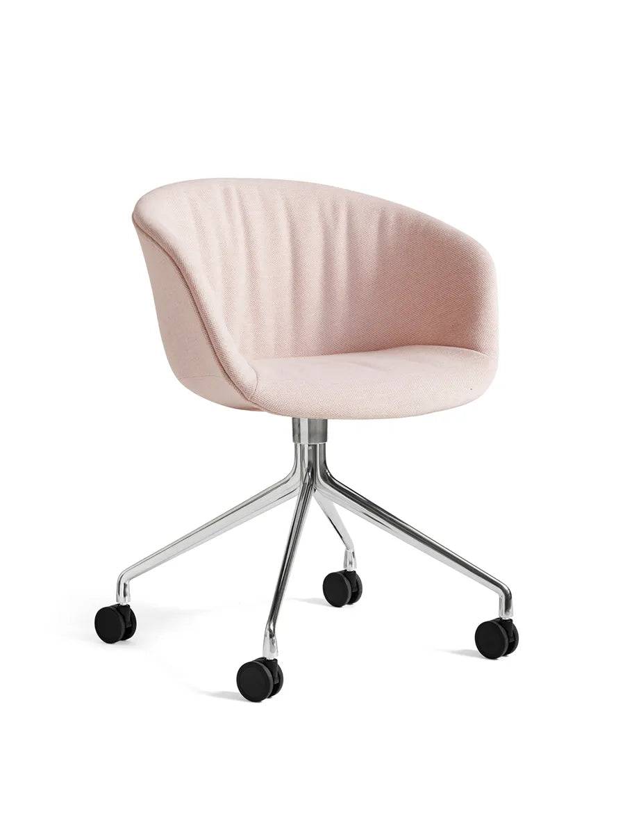 About a Chair AAC25 Soft fra Hay Prisgruppe 3 / Sort pulverlakeret aluminum - Jacobsen Plus