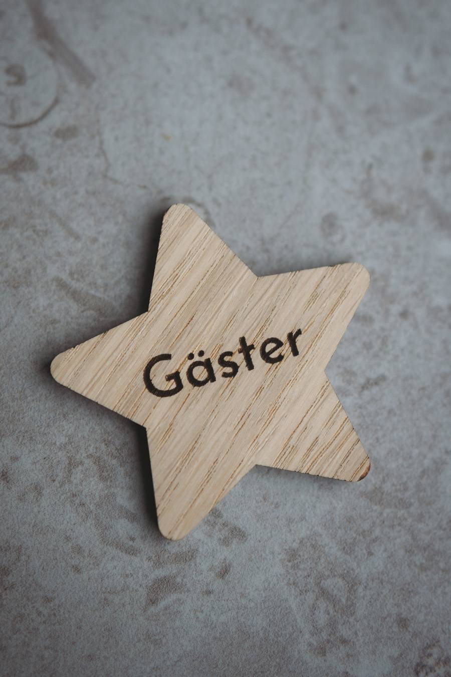 Stjärna, skylt till gästhandduken. - Ekfaner, mörk, Monteras med magnetsystem.