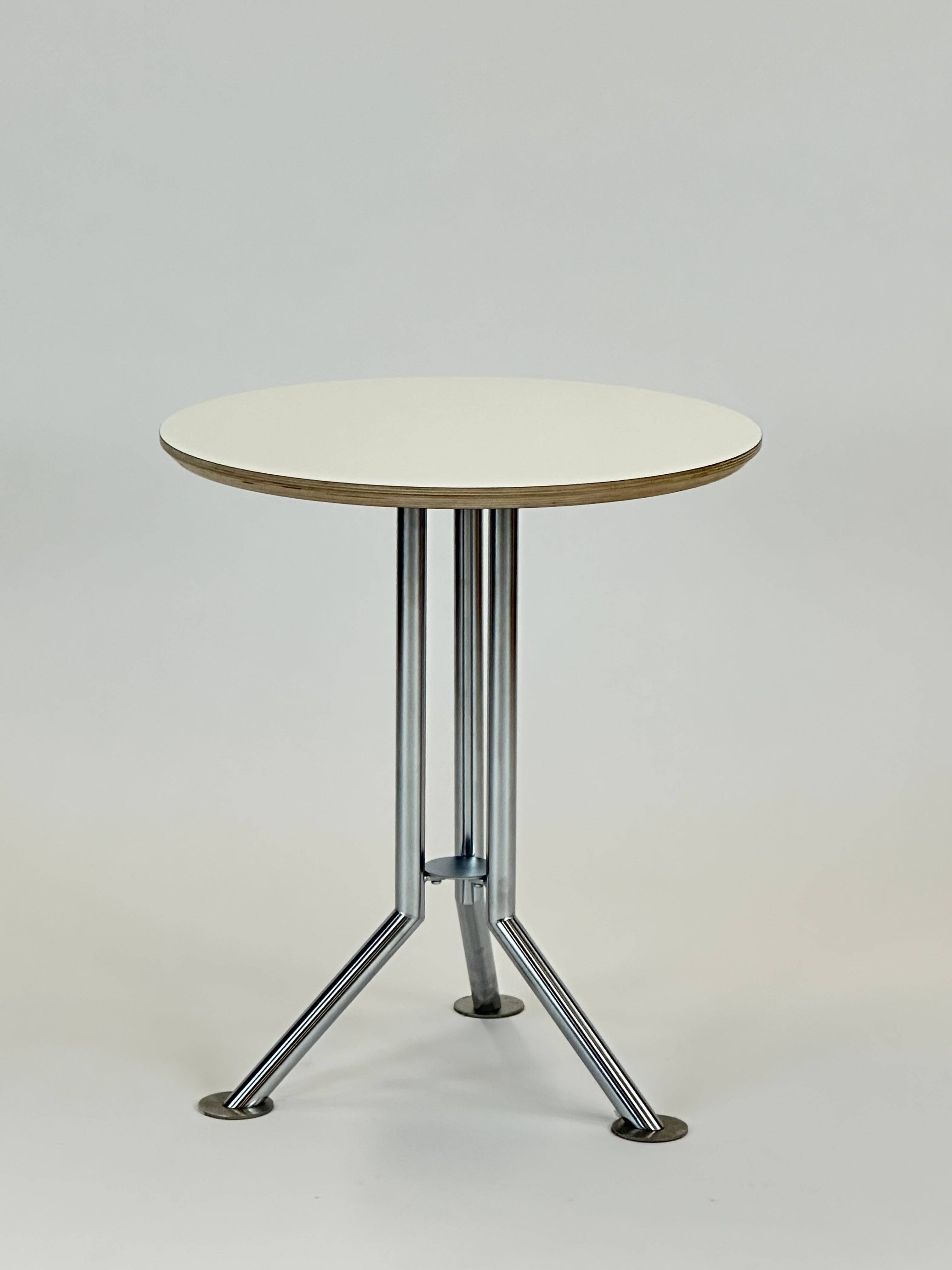 Magnus Olesen Bord – Hvid/Krom Stel Ø63 cm