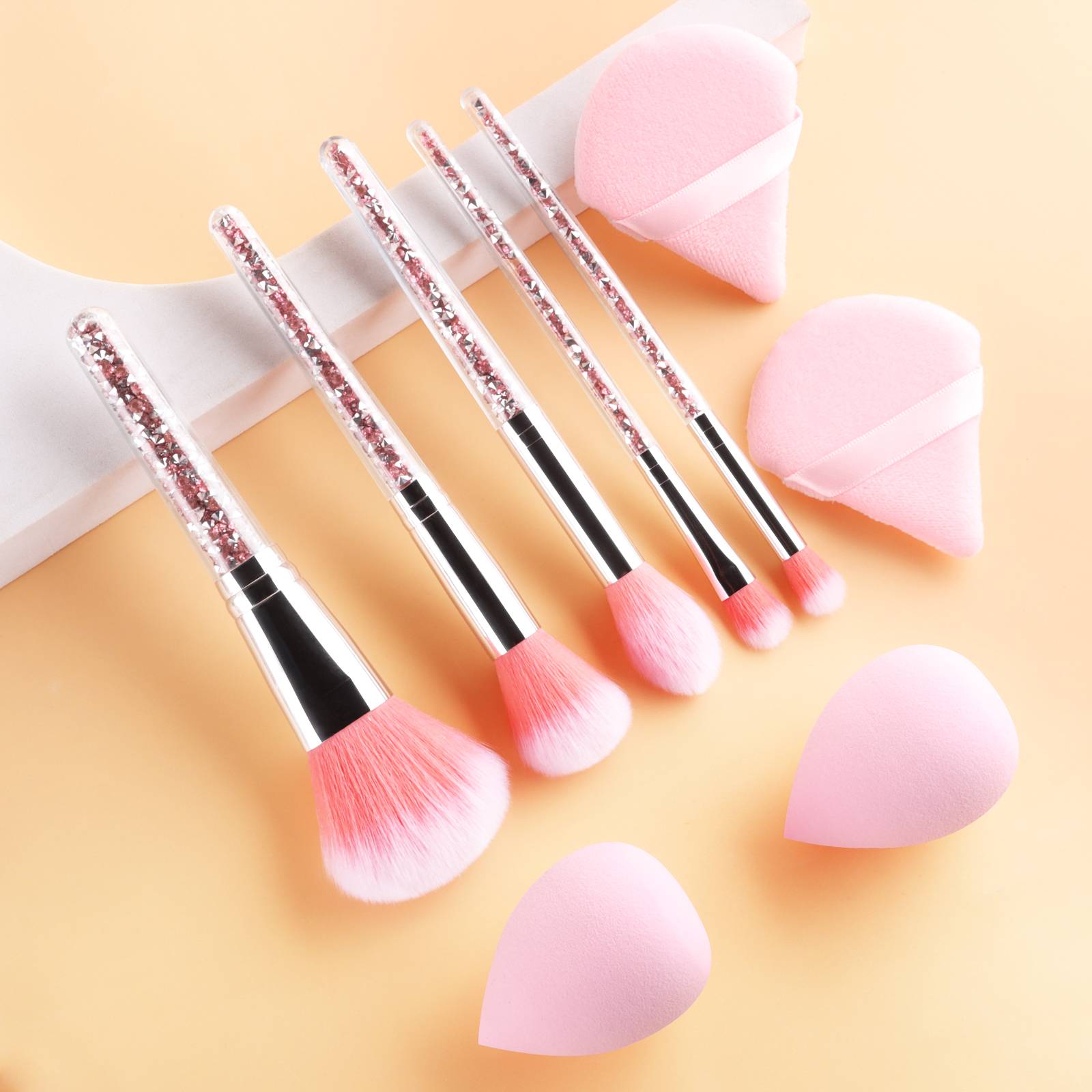 5Pcs Crystal Diamond Makeup Brush Set with 2 Powder Puffs 2 Beauty Sponge for Foundation Blush Eyeshadow Cosmetic Tools