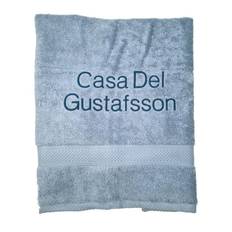 Handduk med namn - duvblå - rak text, 70x130cm DUSCHHANDDUK