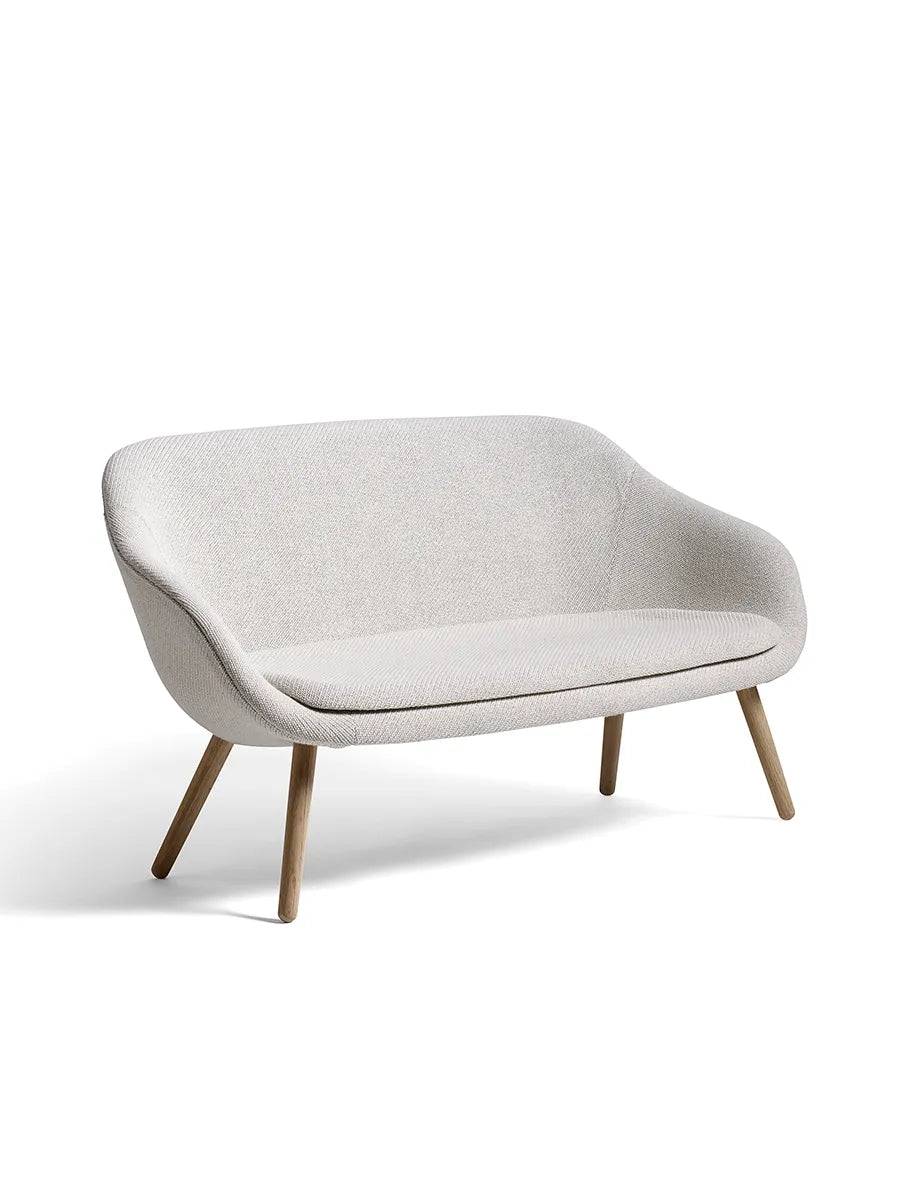 About a Lounge Sofa fra Hay Fiord / Sortbejdset eg - Jacobsen Plus