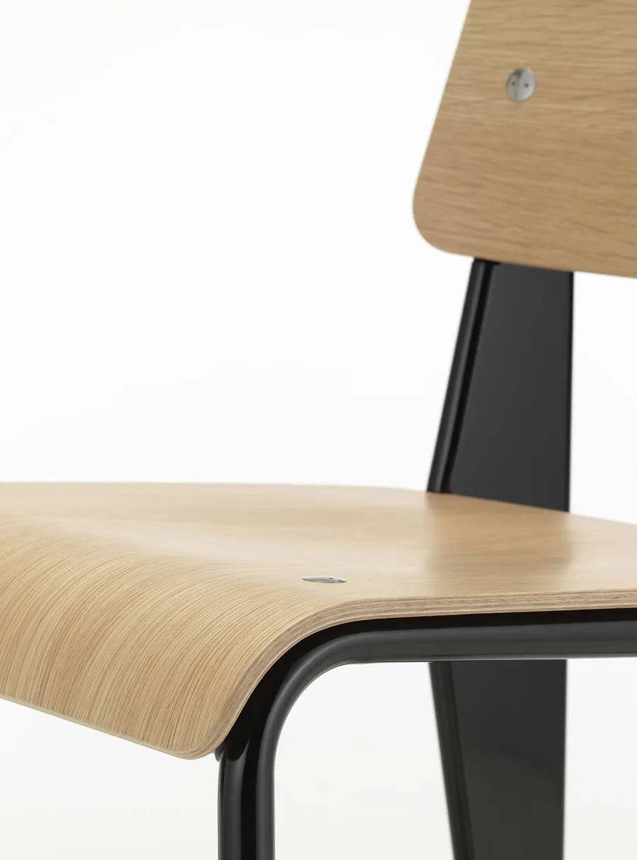 Standard Chair fra Vitra Eg / Deep Black - Jacobsen Plus