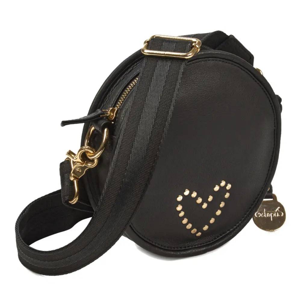 Style Opal i sort. Unik slingbag lædertaske til skulder- eller crossbody. 100% rund taske med hjerte i guldnitter., Cool guitarrem i nylon.