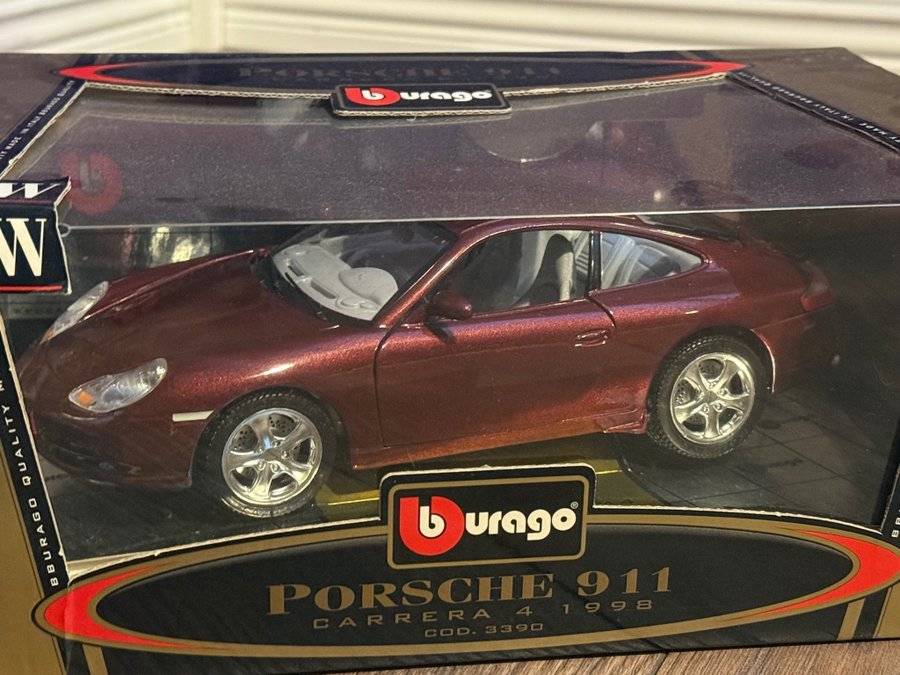 Burago Porsche 911 Carrera 4 1998 Modellbil 1:18