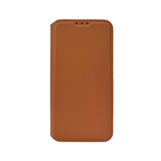 LindeCovers iPhone 11 Pro Max - Ægte Læder Flip Cover Brown Ægte læder: Tilføjer naturlig elegance, ekstra holdbarhed og giver coveret en luksuriøs følelse. Skræddersyet pasform: Designet tiliPhone 11 Pro Max med præcis pasform. Opbevaring af kort: Klappen på forsiden tilbyder plads til 2 kort. Magnetisk lukning:Coveret holdes lukket af en magnet.