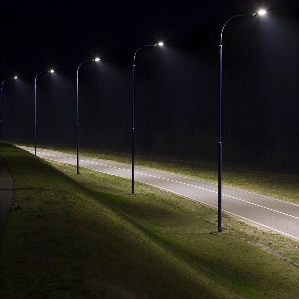 150W LED gadelampe med Samsung chip og sensor - 135lm/W, 4000K, IP65, grå, inkl. adapter - Kulør : Neutral