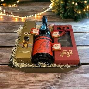 Gavekurv: Julekurv med spansk rødvin, marcipan-juletræ & gourmet chokolade