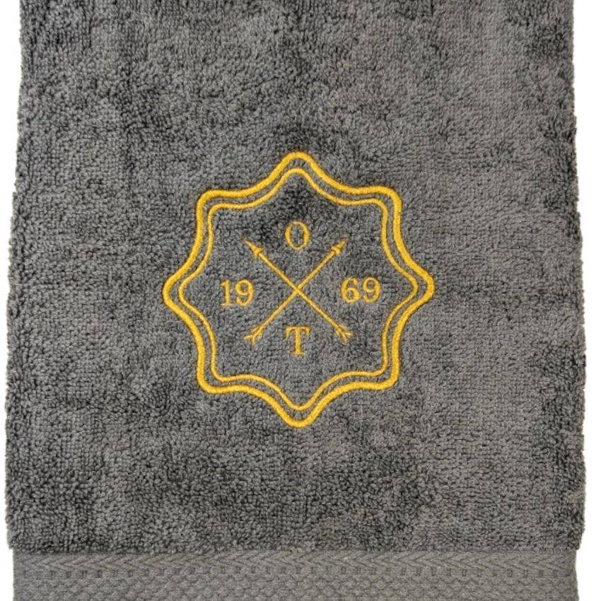 Handduk med emblem och initialer - grå, 50x70 HANDDUK / GULD (1792)