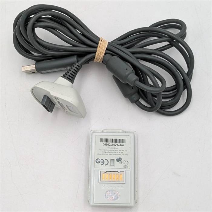 Originalt Genopladeligt Batteri og Ladekabel til Controller - Grå og Hvid - XBOX 360 Tilbehør (B Grade) (Genbrug)