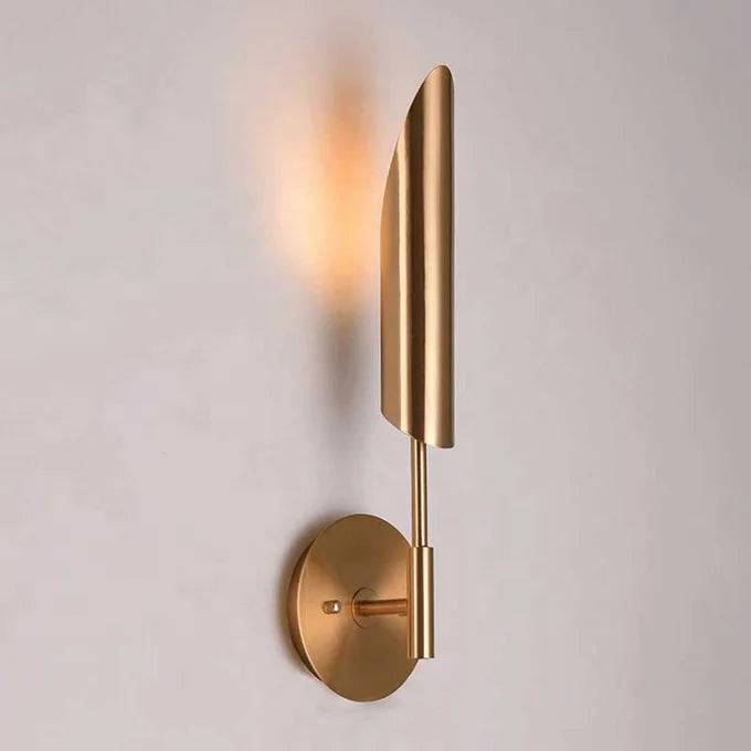 LuxeGlam - Guld Industriell Vägglampa för Hem och Hotell - Modell A / Trefärgat ljus