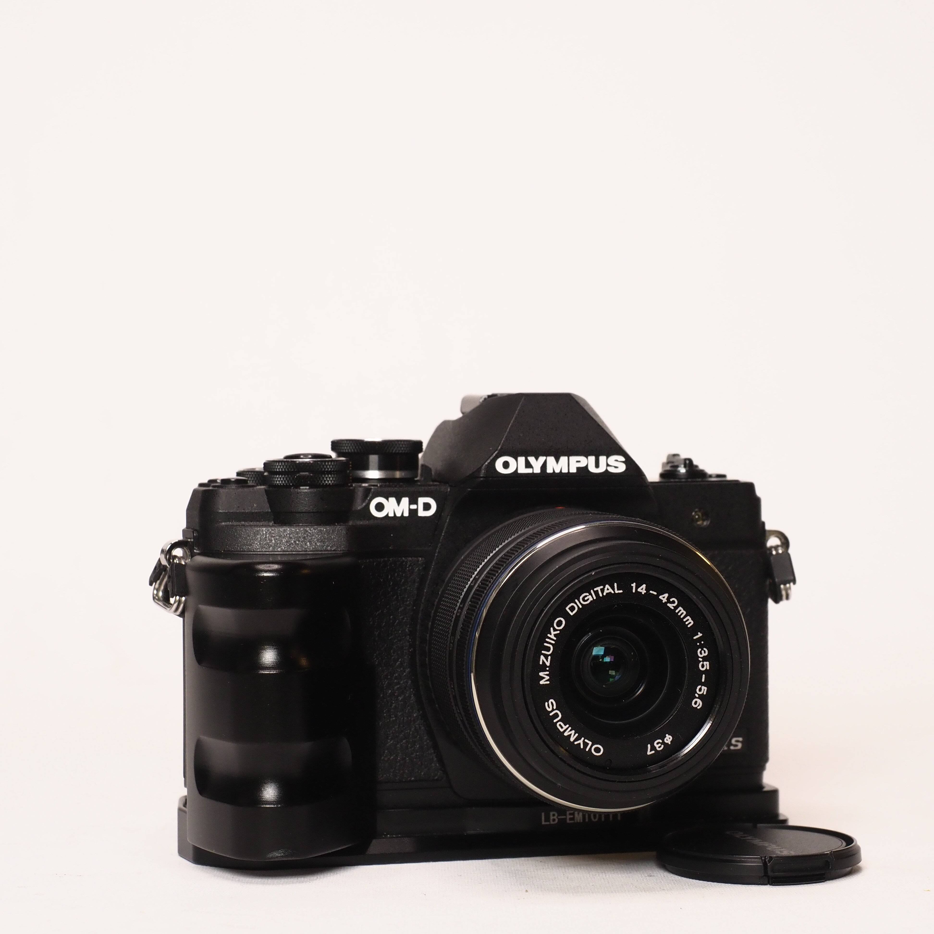 Olympus OM-D E-M10 III S + Olympus 14-42mm f/3,5-5,6 IIR - Begagnad