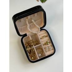 Andcopenhagen - Organizer smykkeskrin - All Black patent - Edith