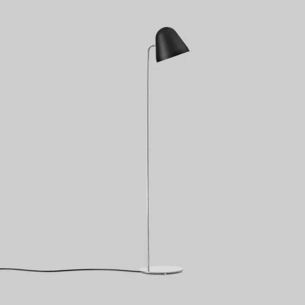 Tilt gulvlampe fra Nyta - Stål/sort