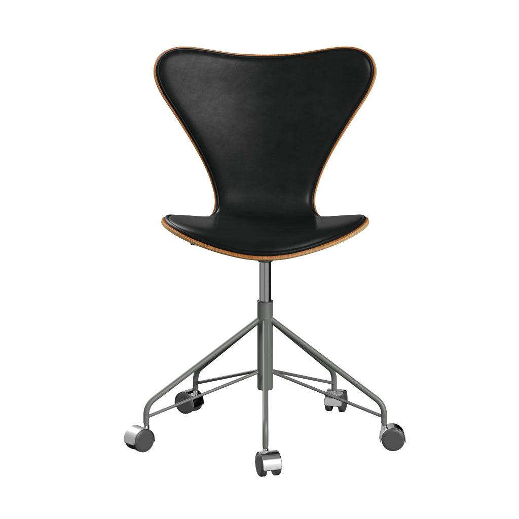Fritz Hansen - 3117 kontorstol, naturfiner og forsidepolstret i Grace læder Elm - Sort læder - Silver Grey stel - Jacobsen Plus