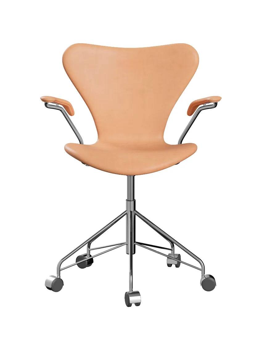 3217 Serie 7 Kontorstol af Arne Jacobsen Fuldpolstret / Natur læder / Natur - Jacobsen Plus