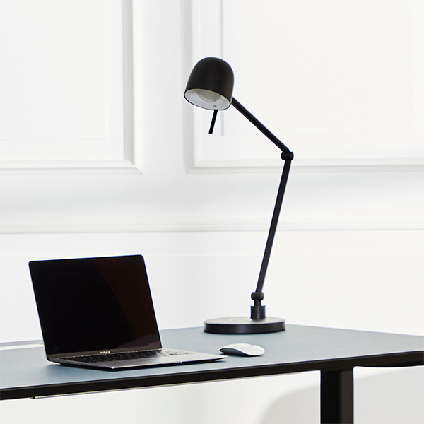 Matting Neos X bordlampe med trådløs oplader
